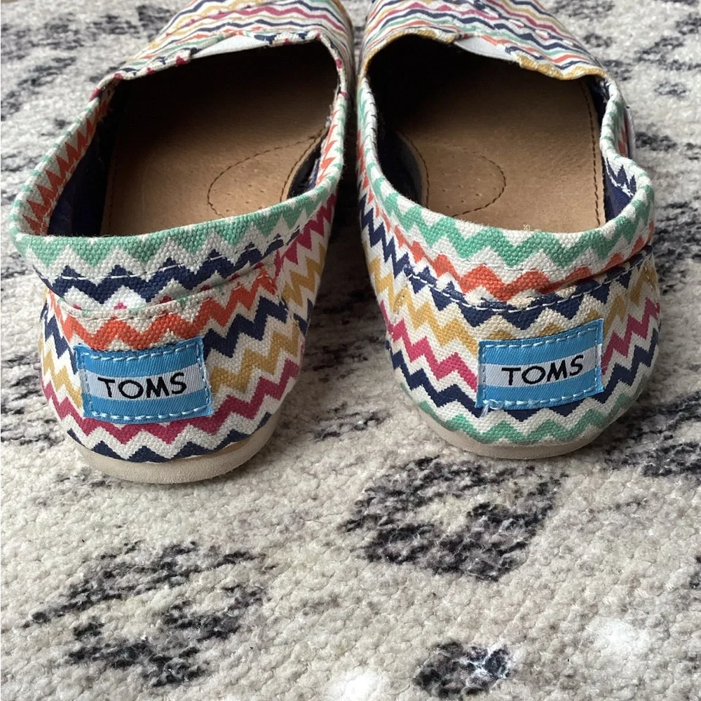 Tom’s Shoes Jonathan Adler Slip On Flats Size 7.5